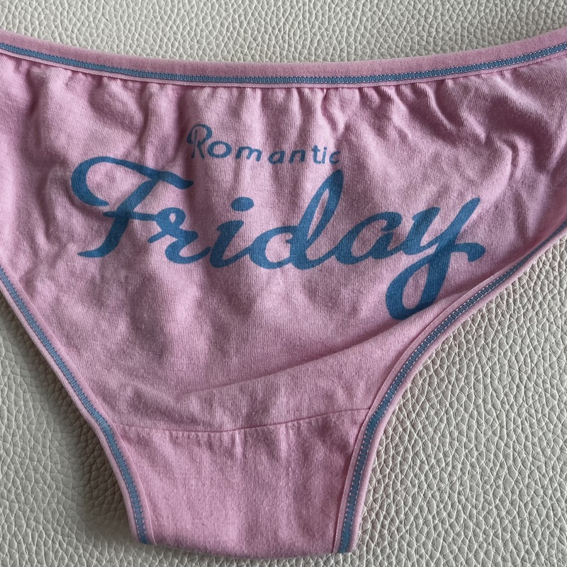 Romantic Friday - pikkuhousut. Puuvillaa, mukava, hengittävä ja rento, hyvin istuva perusmalli. Koko S