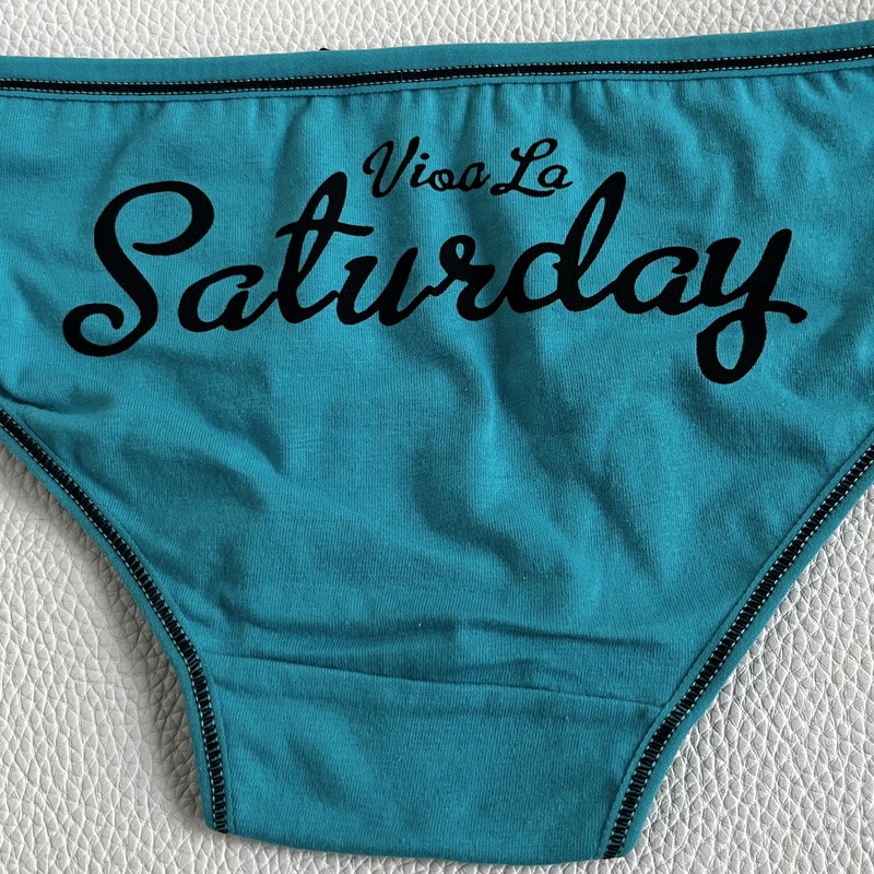 Viva La Saturday - pikkuhousut. Puuvillaa, mukava, hengittävä materiaali ja rento, hyvin istuva perusmalli. 
Koko S. 