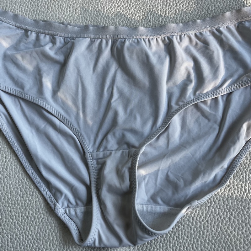 Yksinkertainen ja mukava malli joustavasta materiaalista. Kevyt, huomaamaton ja sopii jokapäiväiseen käyttöön. Finnwear, koko S