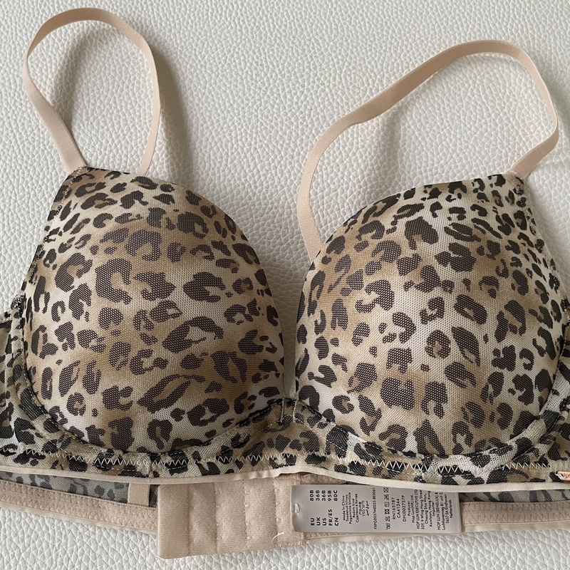 Uudet push up-rintaliivit leopardiprintillä. 
Koko 80 B