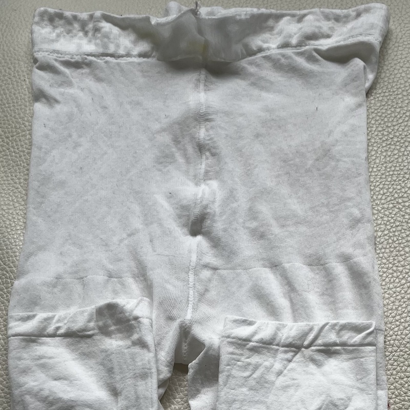 Valkoiset paksuhkot legginssit, koko 38.
(30-40 den)