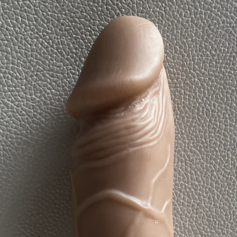 Käytetty ja puhdistettu realistinen jelly-dildo portaattomasti säädettävällä vibralla. 
Kokonaispituus 19 cm, käyttöpituus 17 cm. Läpimitta n. 4 cm.
Siisti ja toimiva.