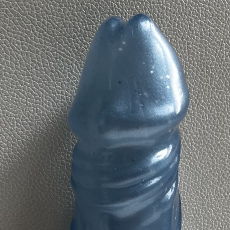 Käytetty ja puhdistettu vaaleansininen pehmeä realistinen dildo.
Kokonaispituus 25 cm, käyttöpituus 22 cm. Läpimitta n. 5 cm.
Portaattomasti säädettävä vibra. Siisti ja toimiva.