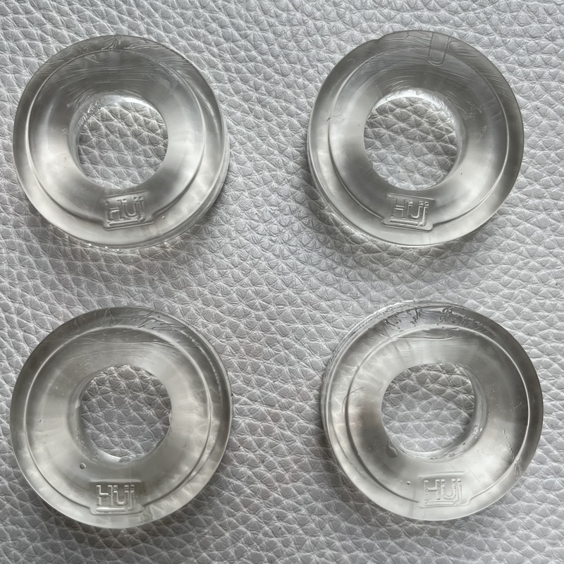 Käytetyt ja puhdistetut läpinäkyvät joustavat penisrenkaat 4 kpl settinä.
Sisäläpimitta 2,5 cm , korkeus n. 1,5, ulkoläpimitta 5 cm.