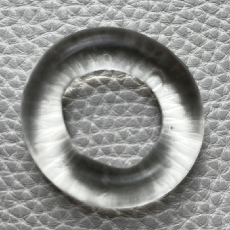 Käytetty ja puhdistettu.
Läpinäkyvä joustava penisrengas. Sisäläpimitta 2,5 cm, ulkoläpimitta n. 3,5 cm.