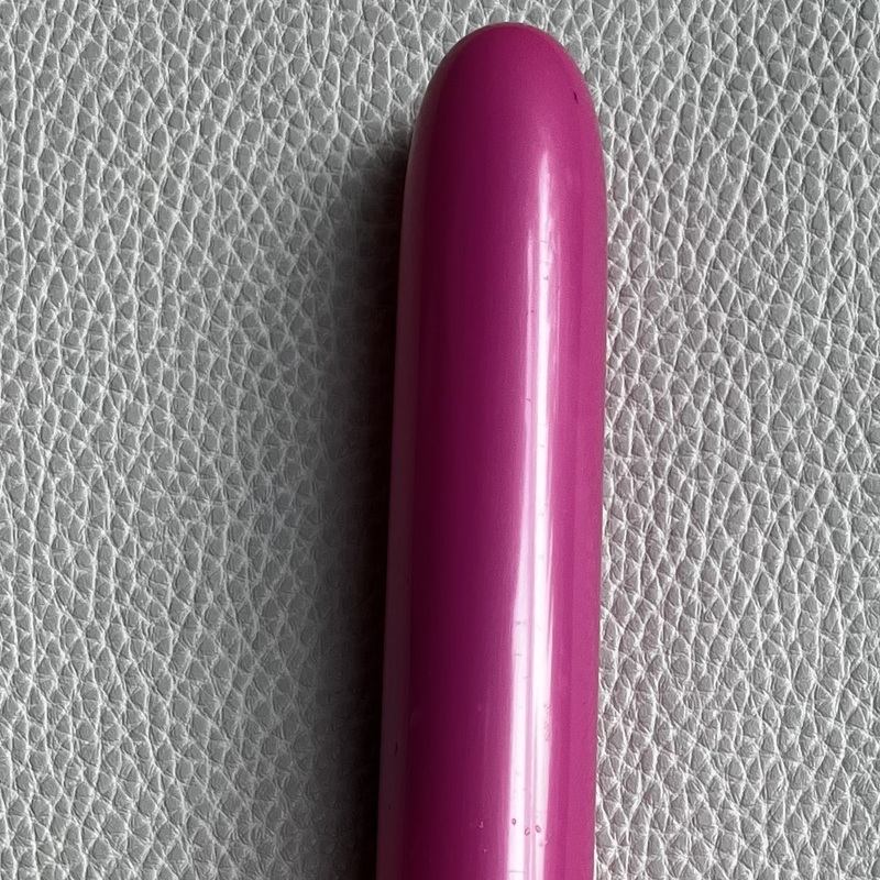 Käytetty ja puhdistettu pitkä pinkki dildo portaattomasti säädettävällä vibralla. 
Kokonaispituus 33 cm, käyttöpituus 30 cm. Läpimitta n. 3,5 cm.
Siisti ja toimiva.